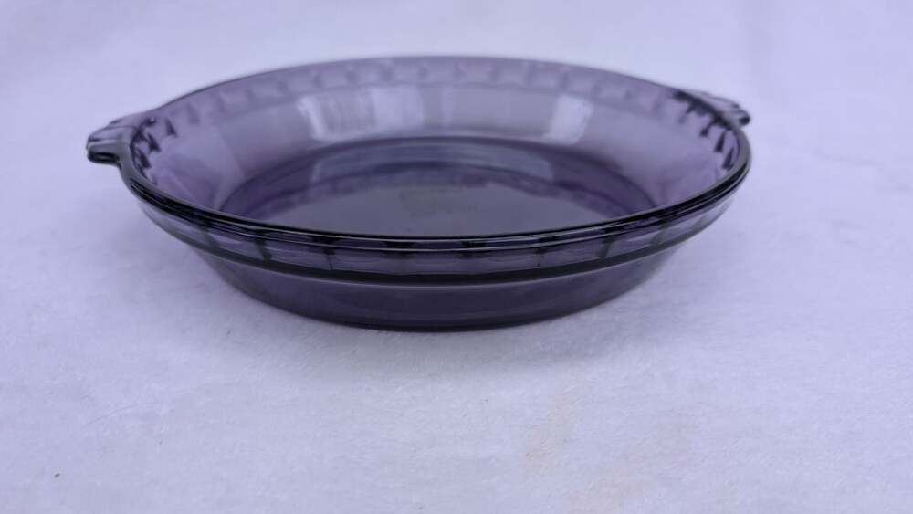 Pyrex Amethyst Purple Pie Plate Size 9.5 Inch Fluted 229 Glass Baking Dish